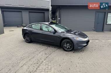 Седан Tesla Model 3 2024 в 
