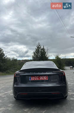 Седан Tesla Model 3 2024 в 