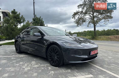 Седан Tesla Model 3 2024 в 