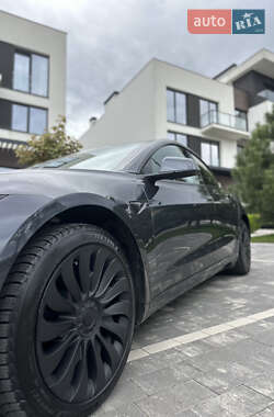 Седан Tesla Model 3 2024 в 