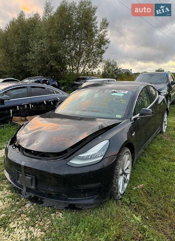 Седан Tesla Model 3 2019 в Львові