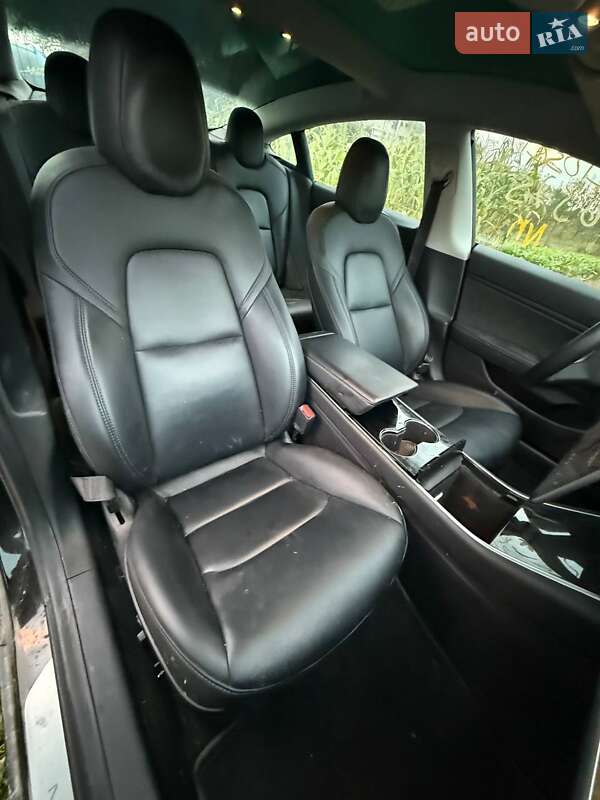 Седан Tesla Model 3 2019 в Львові