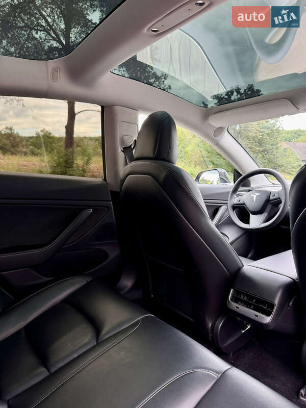 Седан Tesla Model 3 2019 в Ужгороде