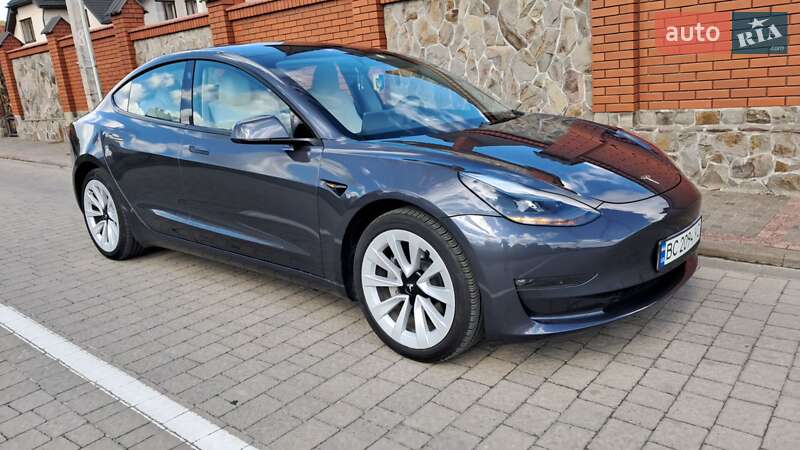 Седан Tesla Model 3 2023 в 