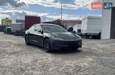 Седан Tesla Model 3 2024 в 
