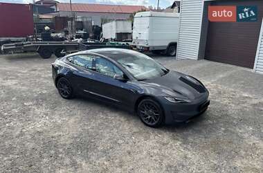 Седан Tesla Model 3 2024 в 