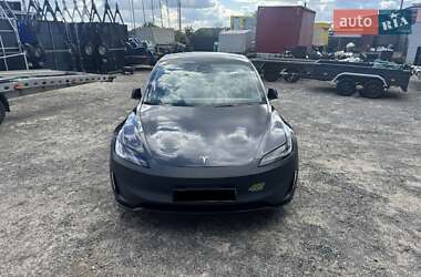 Седан Tesla Model 3 2024 в 