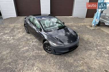 Седан Tesla Model 3 2024 в 