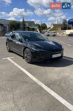 Седан Tesla Model 3 2024 в 