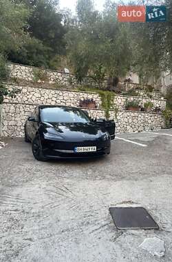 Седан Tesla Model 3 2024 в 