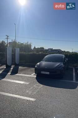 Седан Tesla Model 3 2024 в 