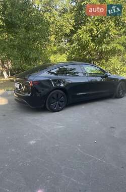 Седан Tesla Model 3 2024 в 