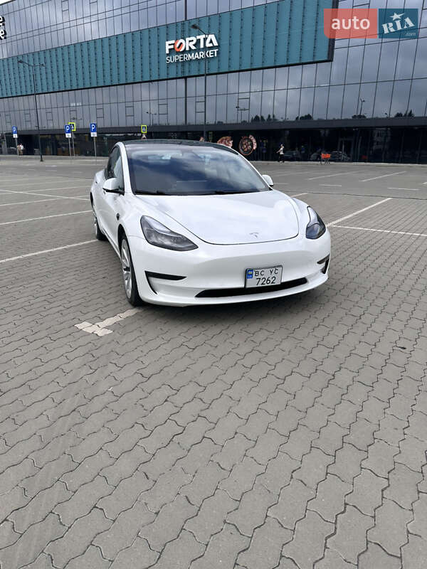 Седан Tesla Model 3 2020 в Львове