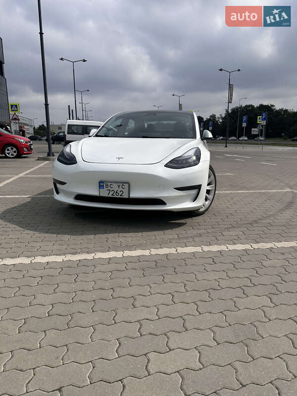 Седан Tesla Model 3 2020 в Львове