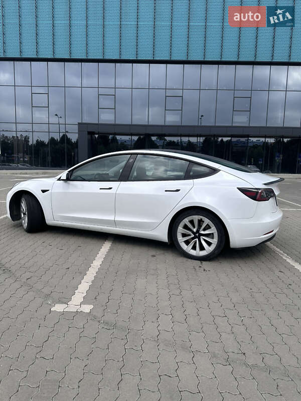 Седан Tesla Model 3 2020 в Львове