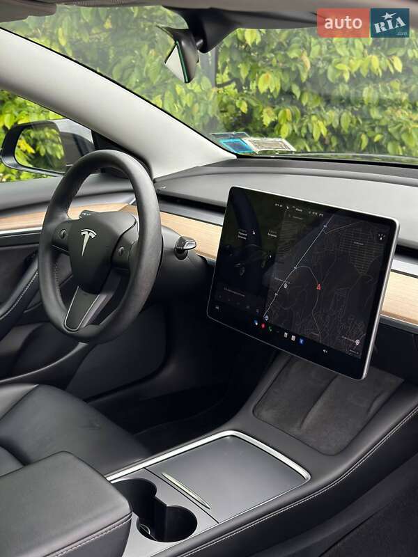 Седан Tesla Model 3 2021 в Львове