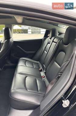 Седан Tesla Model 3 2021 в 
