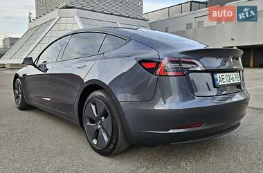 Седан Tesla Model 3 2022 в 