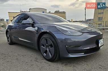 Седан Tesla Model 3 2022 в 