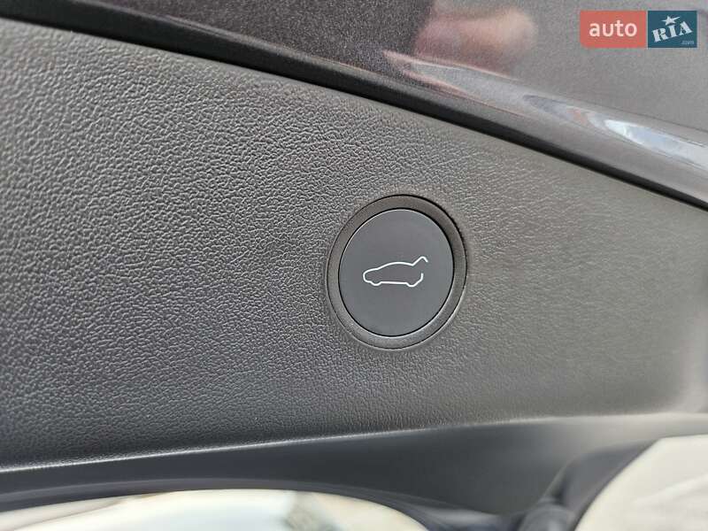 Седан Tesla Model 3 2022 в Дніпрі