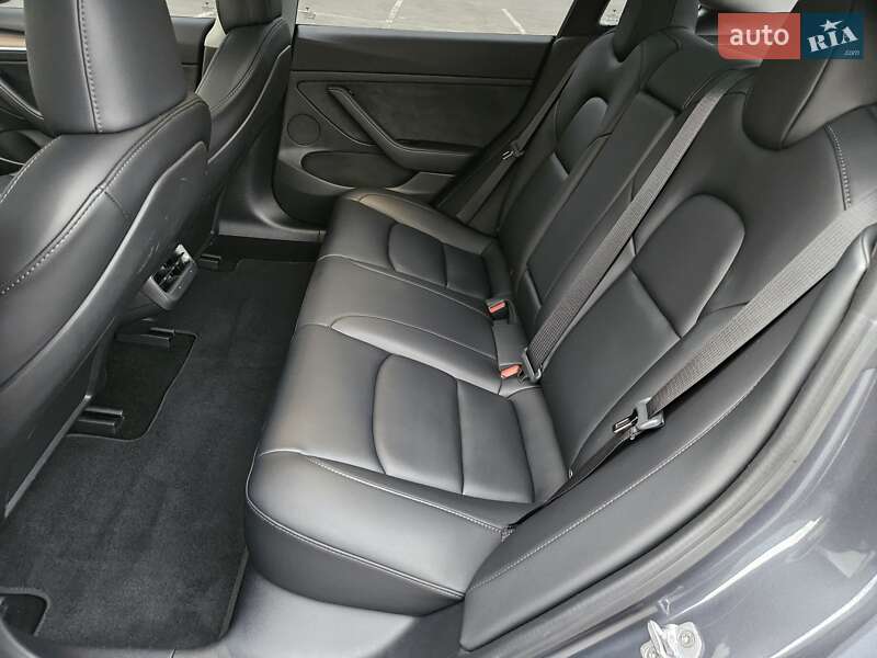 Седан Tesla Model 3 2022 в Дніпрі
