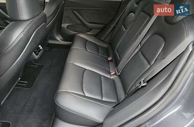 Седан Tesla Model 3 2022 в 