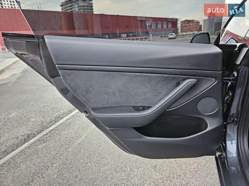 Седан Tesla Model 3 2022 в Дніпрі