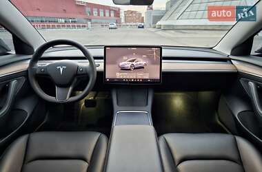 Седан Tesla Model 3 2022 в 