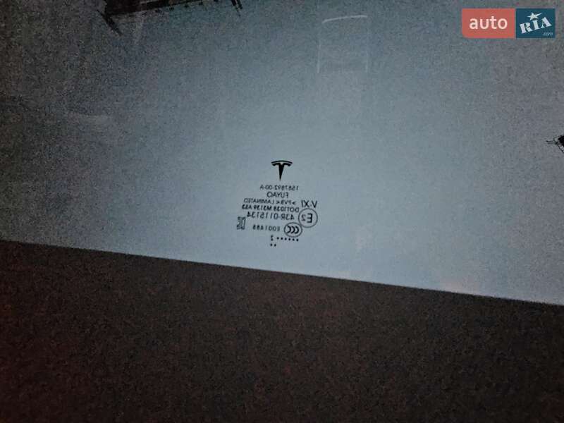 Седан Tesla Model 3 2022 в Дніпрі