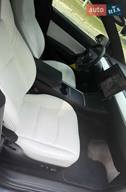 Седан Tesla Model 3 2021 в 