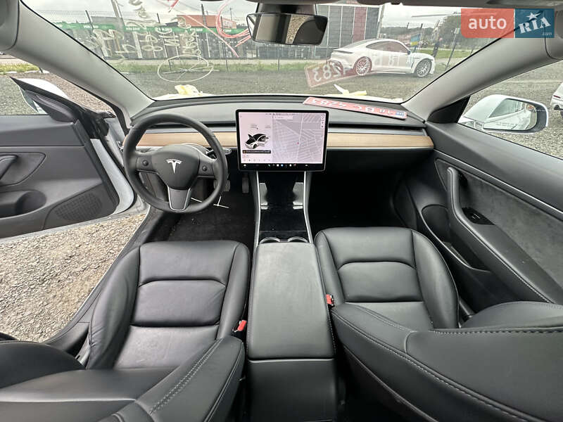 Седан Tesla Model 3 2019 в Луцке