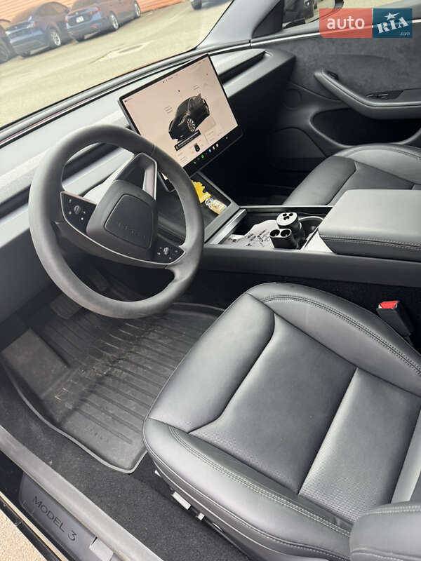 Седан Tesla Model 3 2025 в Киеве