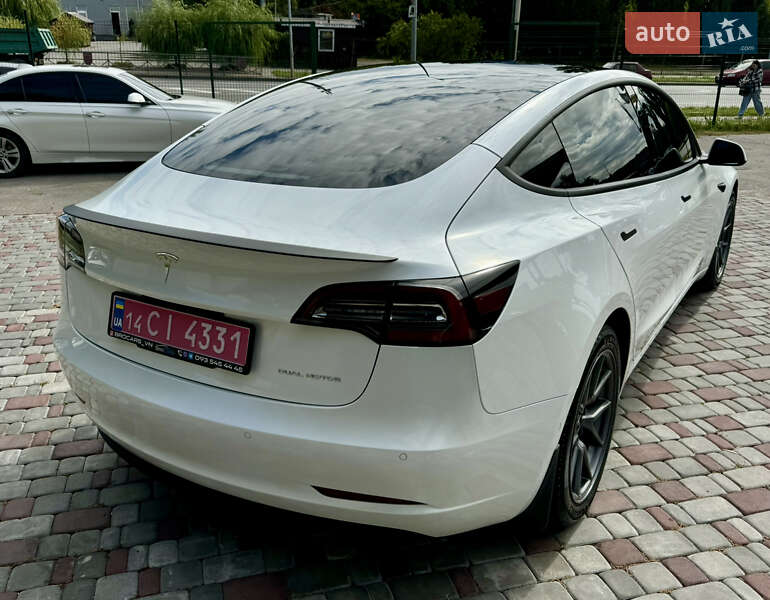 Седан Tesla Model 3 2021 в Виннице