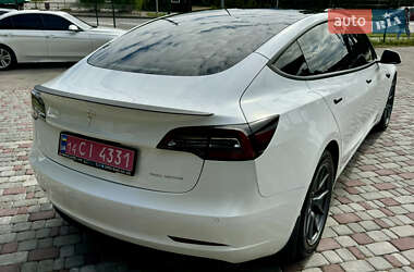 Седан Tesla Model 3 2021 в 