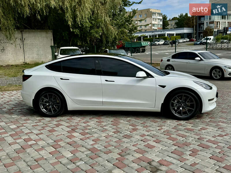 Седан Tesla Model 3 2021 в Виннице