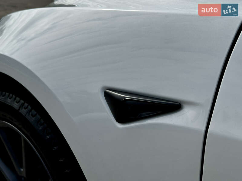 Седан Tesla Model 3 2021 в Виннице