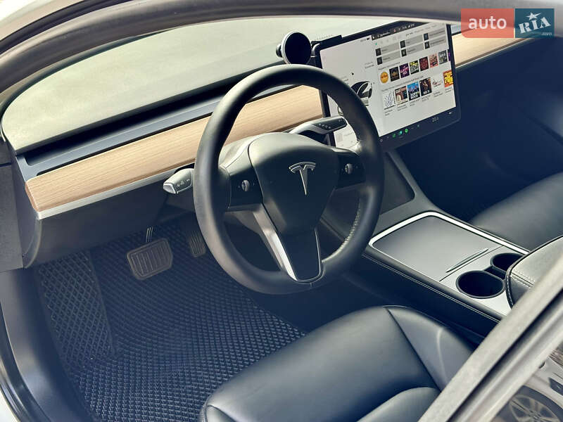 Седан Tesla Model 3 2021 в Виннице