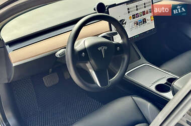 Седан Tesla Model 3 2021 в 