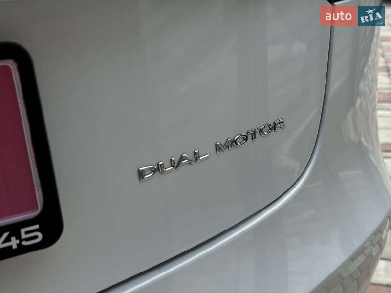 Седан Tesla Model 3 2021 в Виннице
