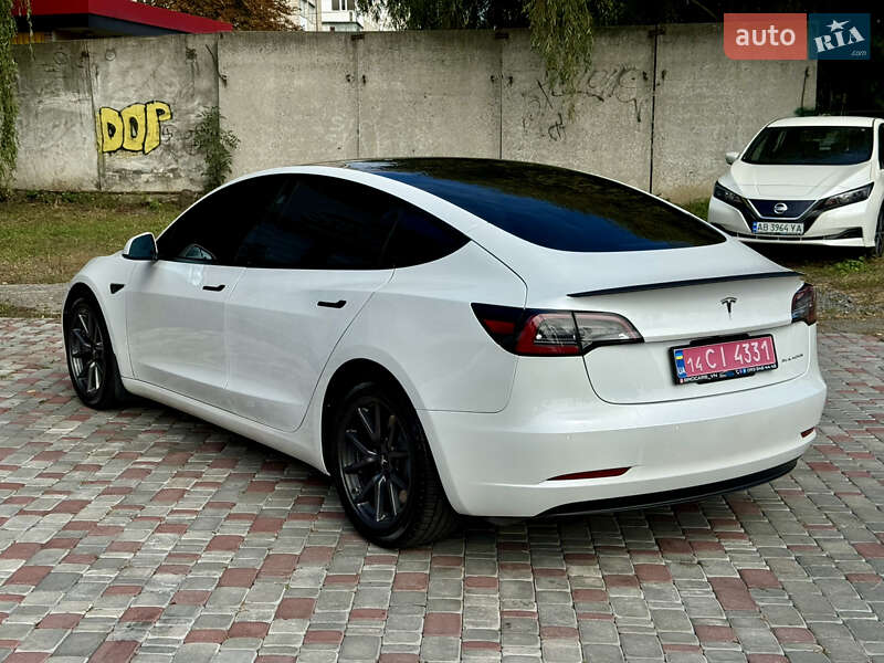 Седан Tesla Model 3 2021 в Виннице
