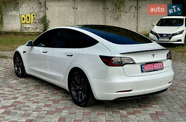 Седан Tesla Model 3 2021 в 