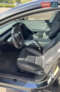 Седан Tesla Model 3 2024 в 