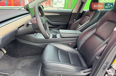 Седан Tesla Model 3 2023 в 