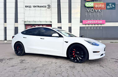 Седан Tesla Model 3 2023 в 