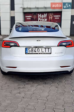 Седан Tesla Model 3 2023 в 