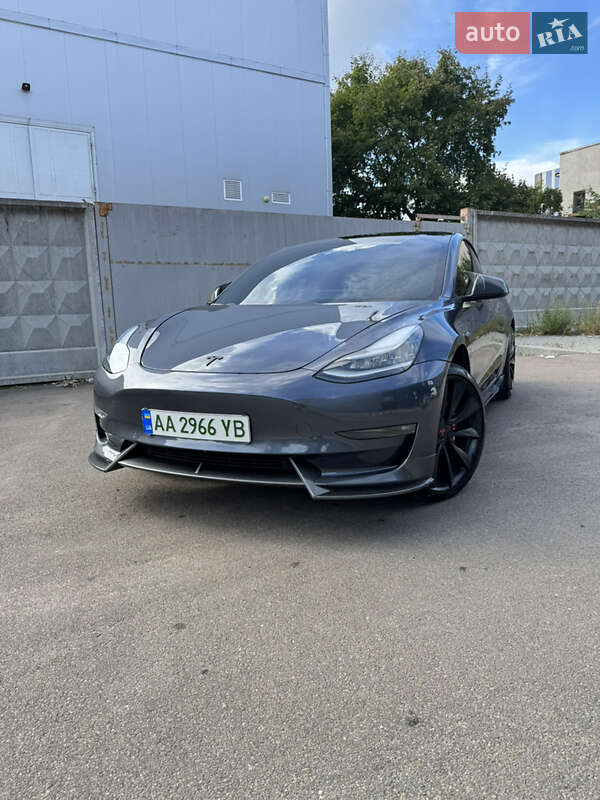 Седан Tesla Model 3 2019 в 