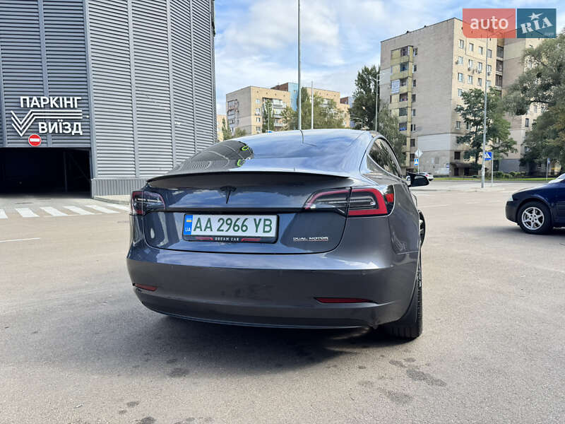 Седан Tesla Model 3 2019 в Києві