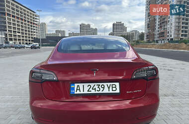 Седан Tesla Model 3 2021 в 