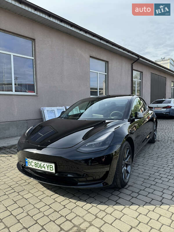 Седан Tesla Model 3 2021 в Львове