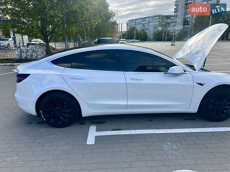 Седан Tesla Model 3 2019 в Сумах